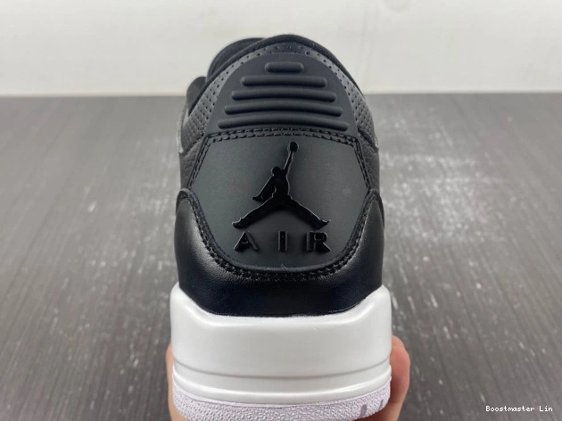 Bmlin Cyber Jordan 136064-020 3 Monday Retro (2016) 0804